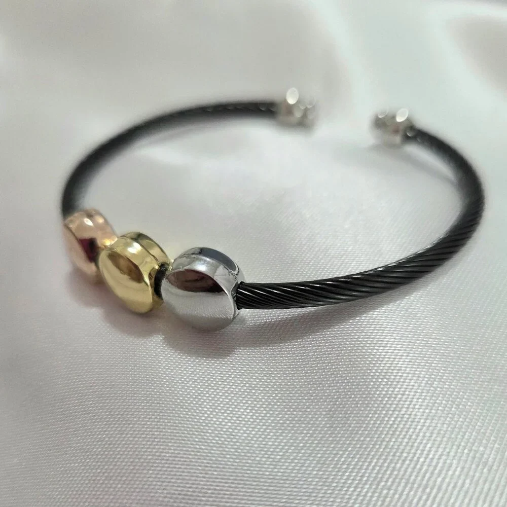 Unbranded black cuff